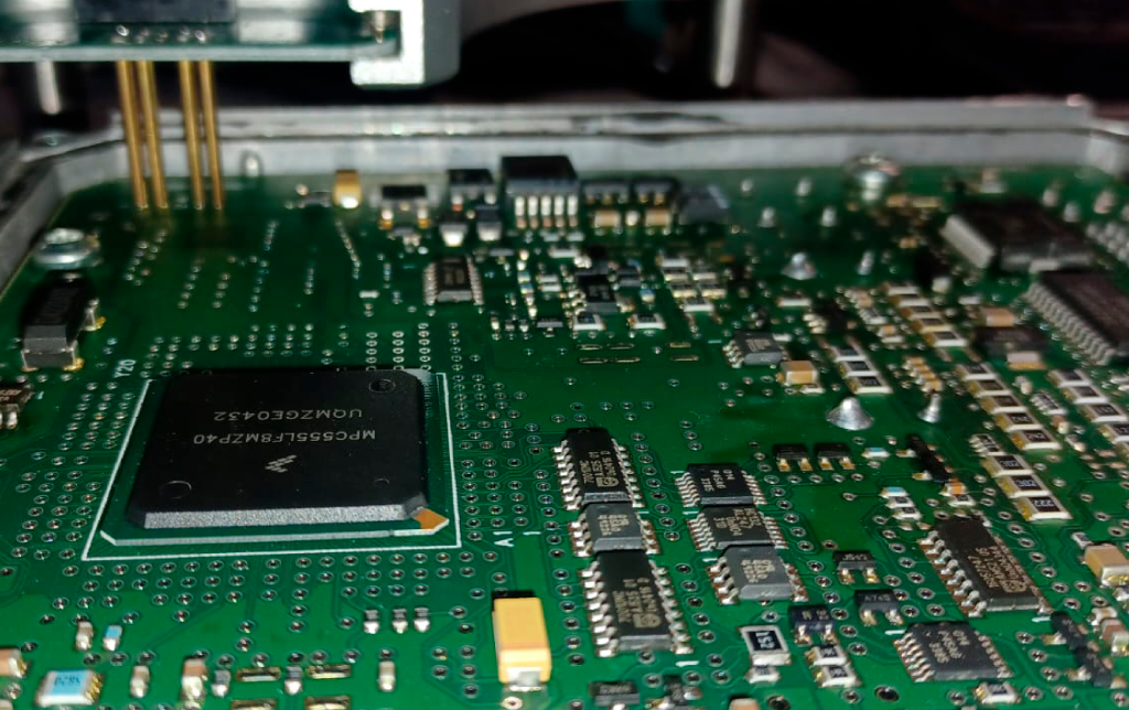 Todo lo que necesitas saber sobre la reprogramación de motores de coches | ReprOBD2